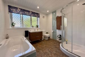 Upstairs Bathroom- click for photo gallery